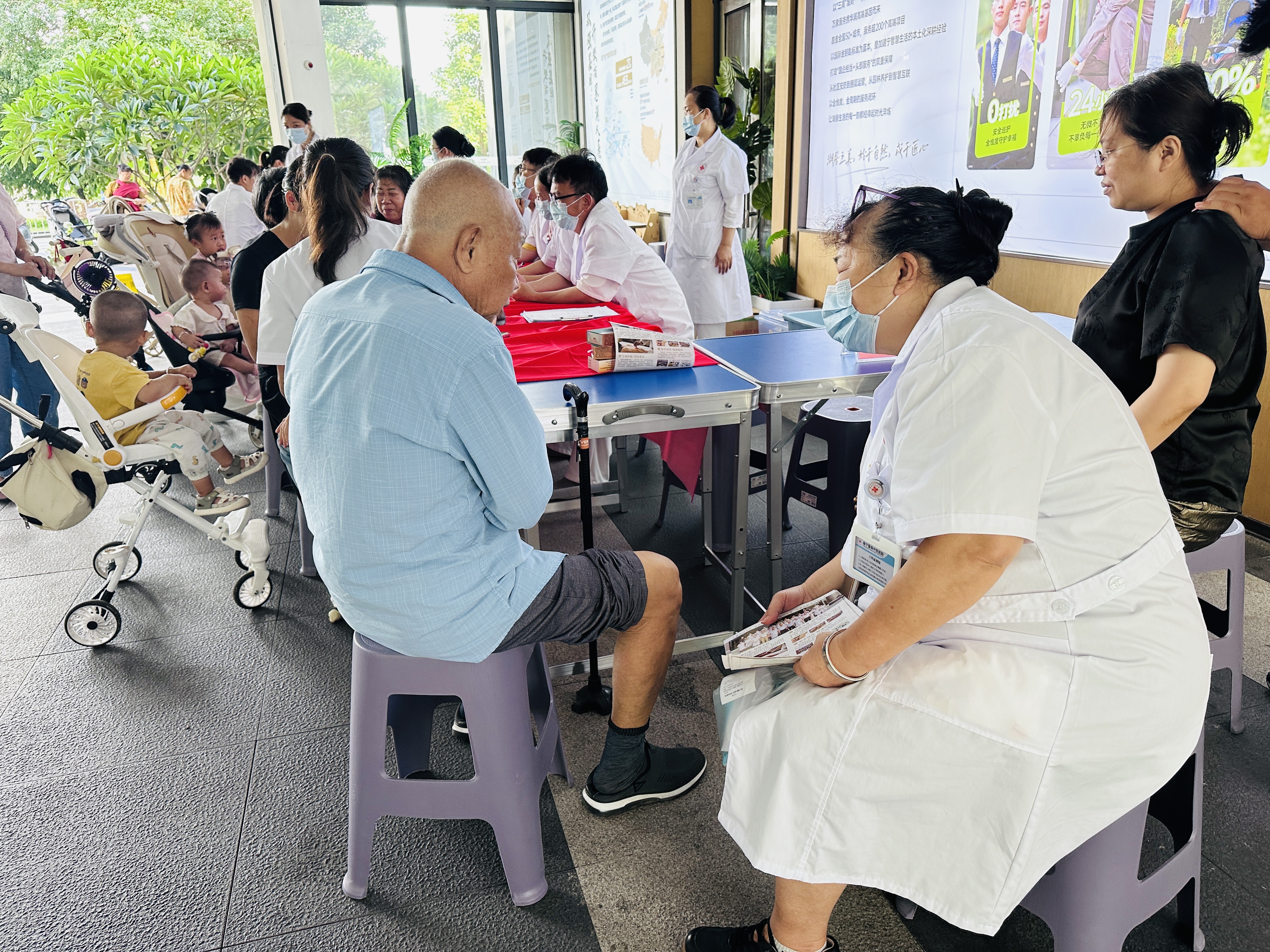 惠民服务暖人心—盘副院长领队心圩公益义诊